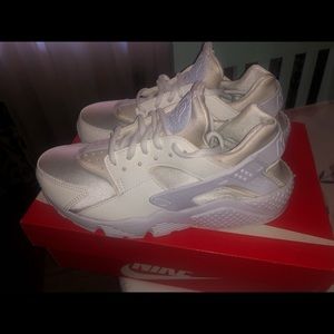 Nike Womens Air Huarache Run size 7